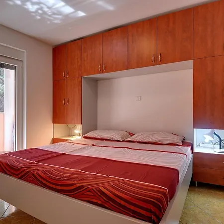 Apartman Sana *